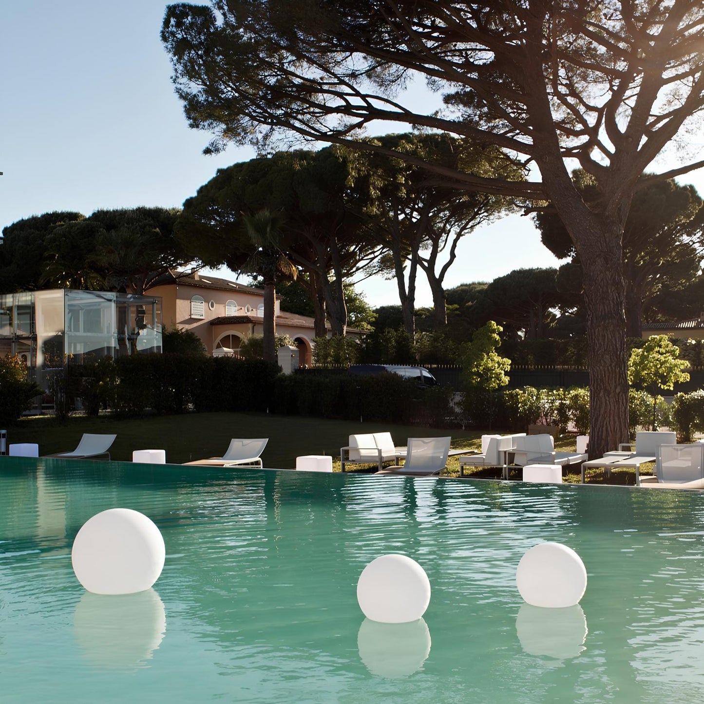 Lampe design boule de jardin